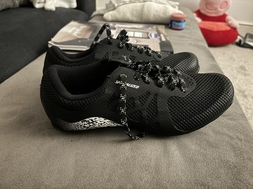 Specialized black lace spin - up,